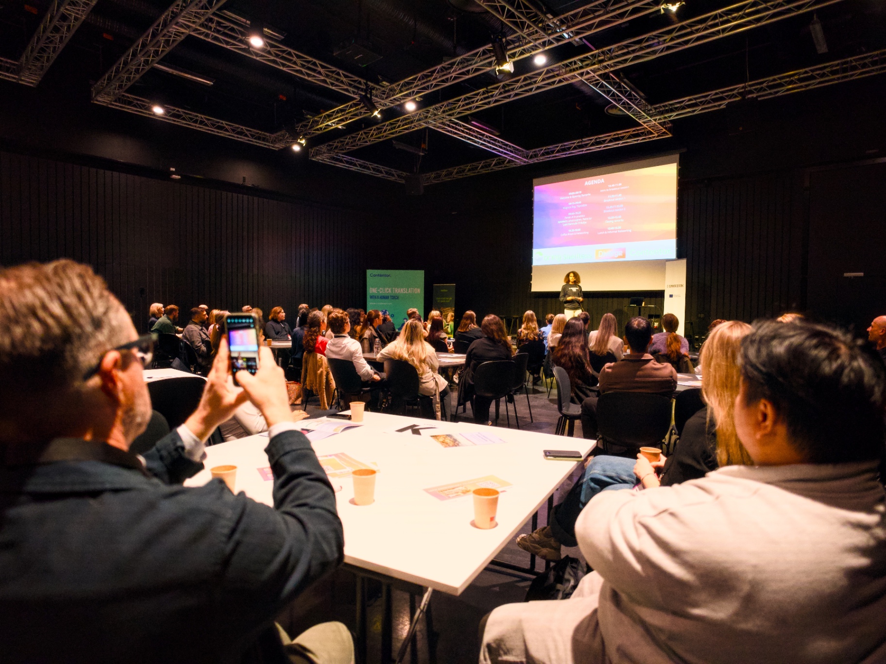 Wide view of the E-COMMERCE MEETUP stage and audience